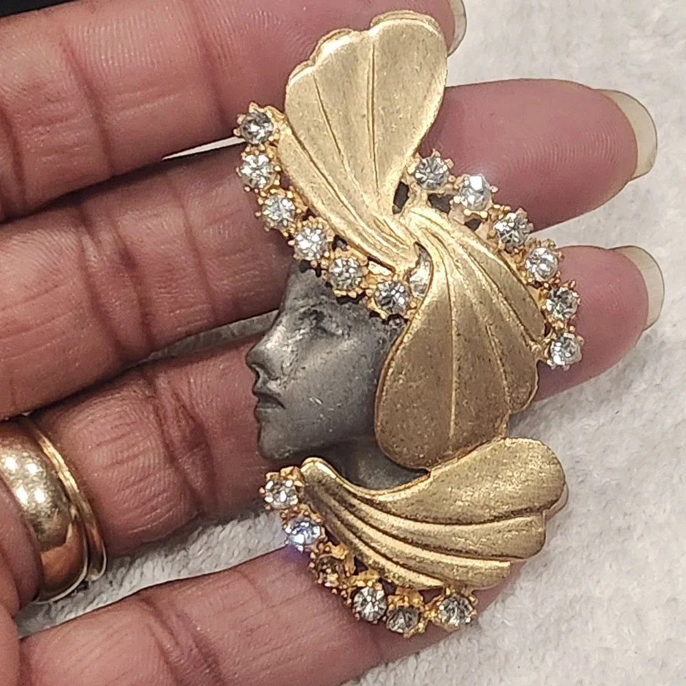 Art Deco Lady Face Pin Brooch‎ Gold Pewter Tone Rhinestone ultra craft